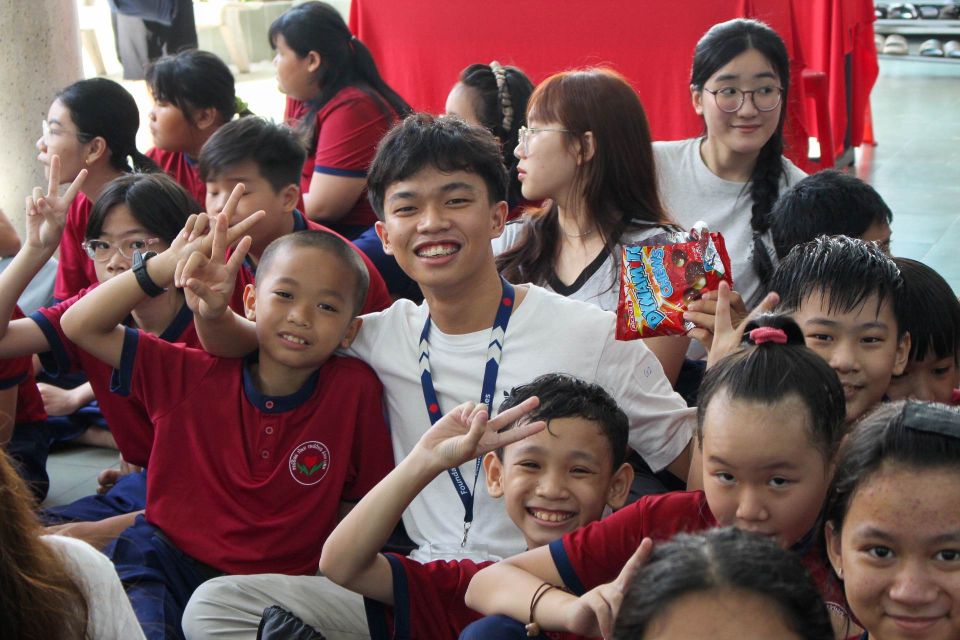 seup-students-charity-trip-with-children-1