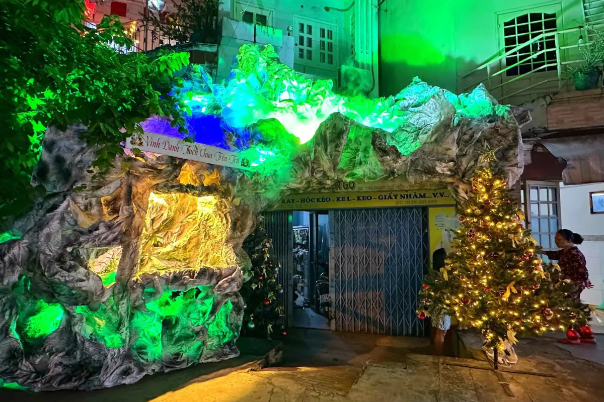 5-expat-xmas-nativity-scene-hcmc