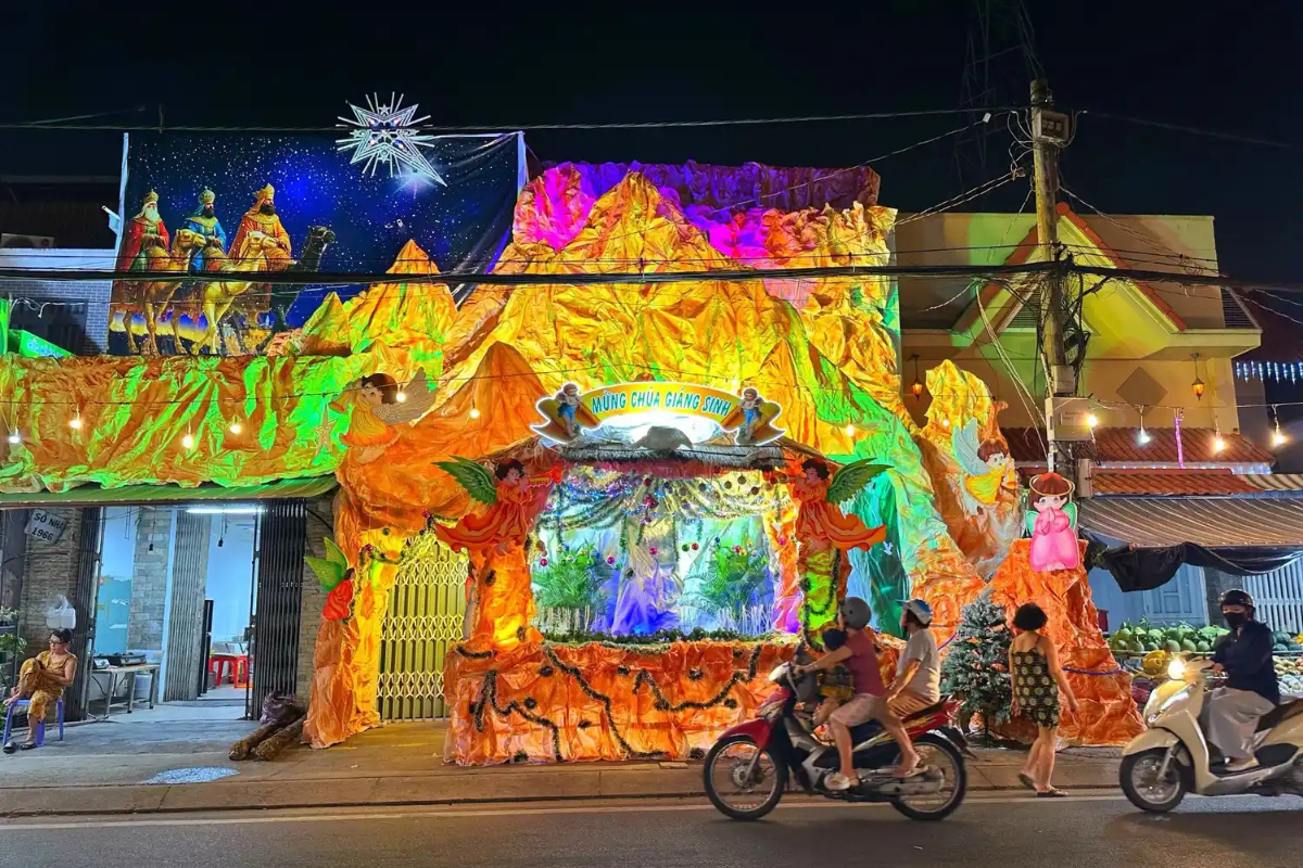 6-expat-xmas-nativity-scene-hcmc