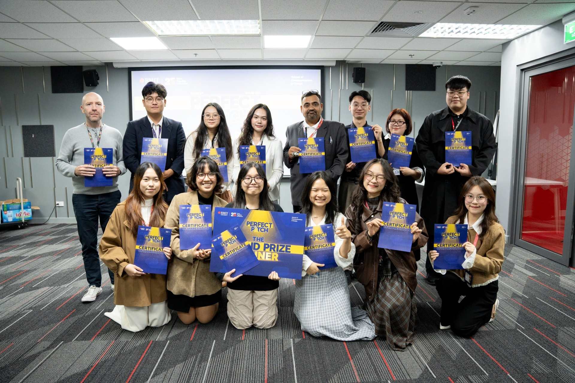 1-perfect-pitch-student-winners-with-lecturers.