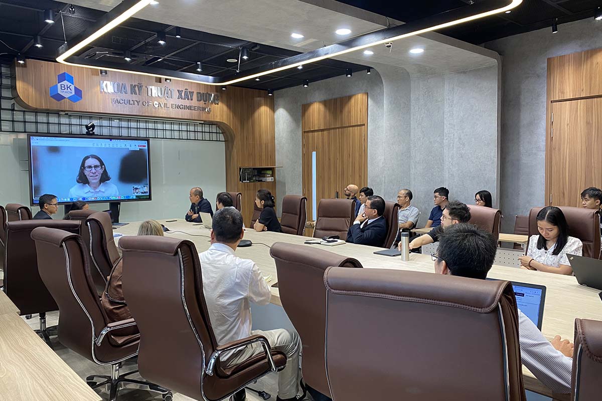 People are attending workshop