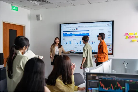 students presenting in class