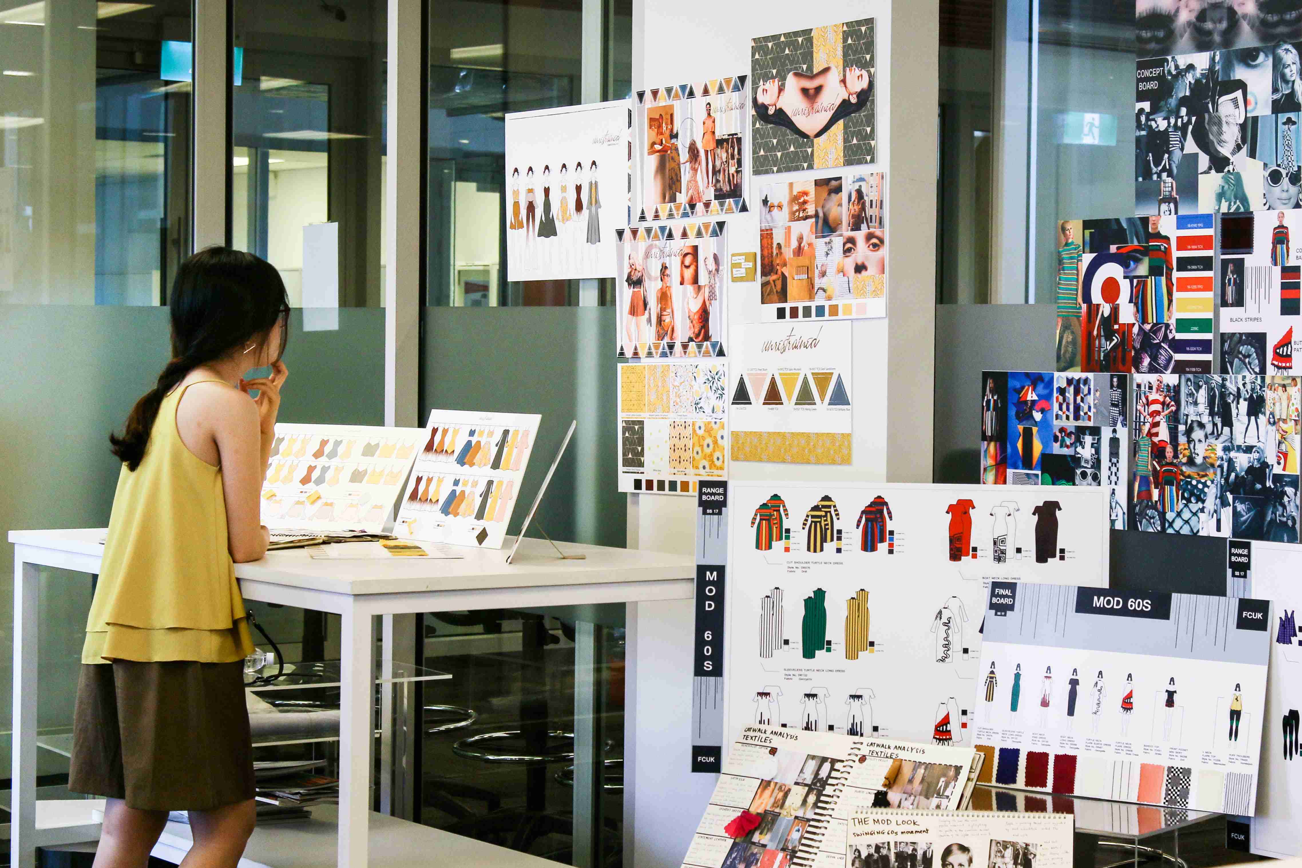 Sinh viên ngành Thời trang thuộc môn học Thiết lập nhóm sản phẩm đã trưng bày những bộ sưu tập do các bạn thiết kế cho các thương hiệu đang có mặt tại Việt Nam.