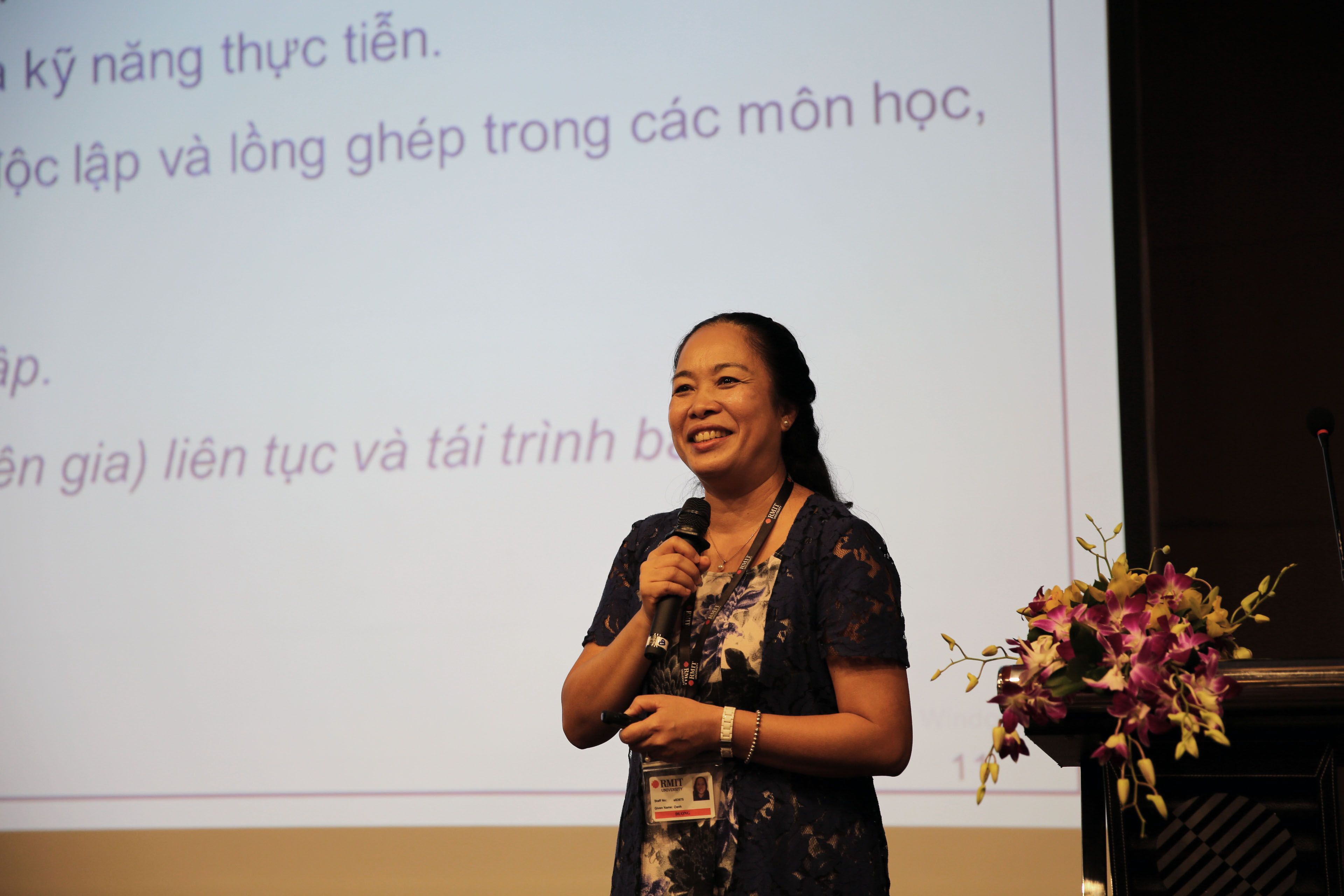 Associate Professor Dr Duong Thi Hoang Oanh presents on the necessary attributes of interpreters and translators.