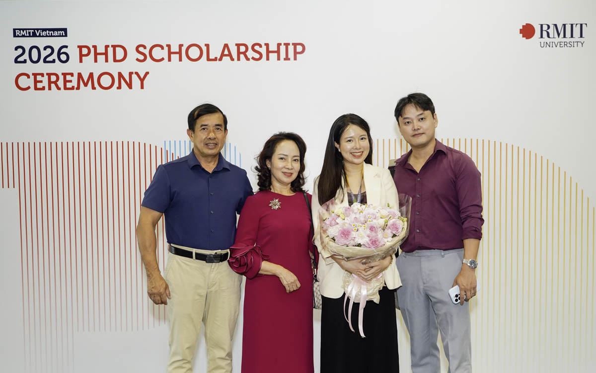 A scholasrhip winner with family