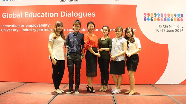 (From left) Tran Nguyen Anh Linh, Phan Le Ngoc Han, Dr Nguyen Thi Nhai, Nguyen Thi To Sa, Trinh Kim Tuyet, and Nguyen Ho Thao Nguyen at the 2016 Global Education Dialogues