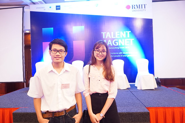 Sinh viên Doãn Nhật Nam và Nguyễn Thị Hải Trang tại sự kiện Talent Magnet