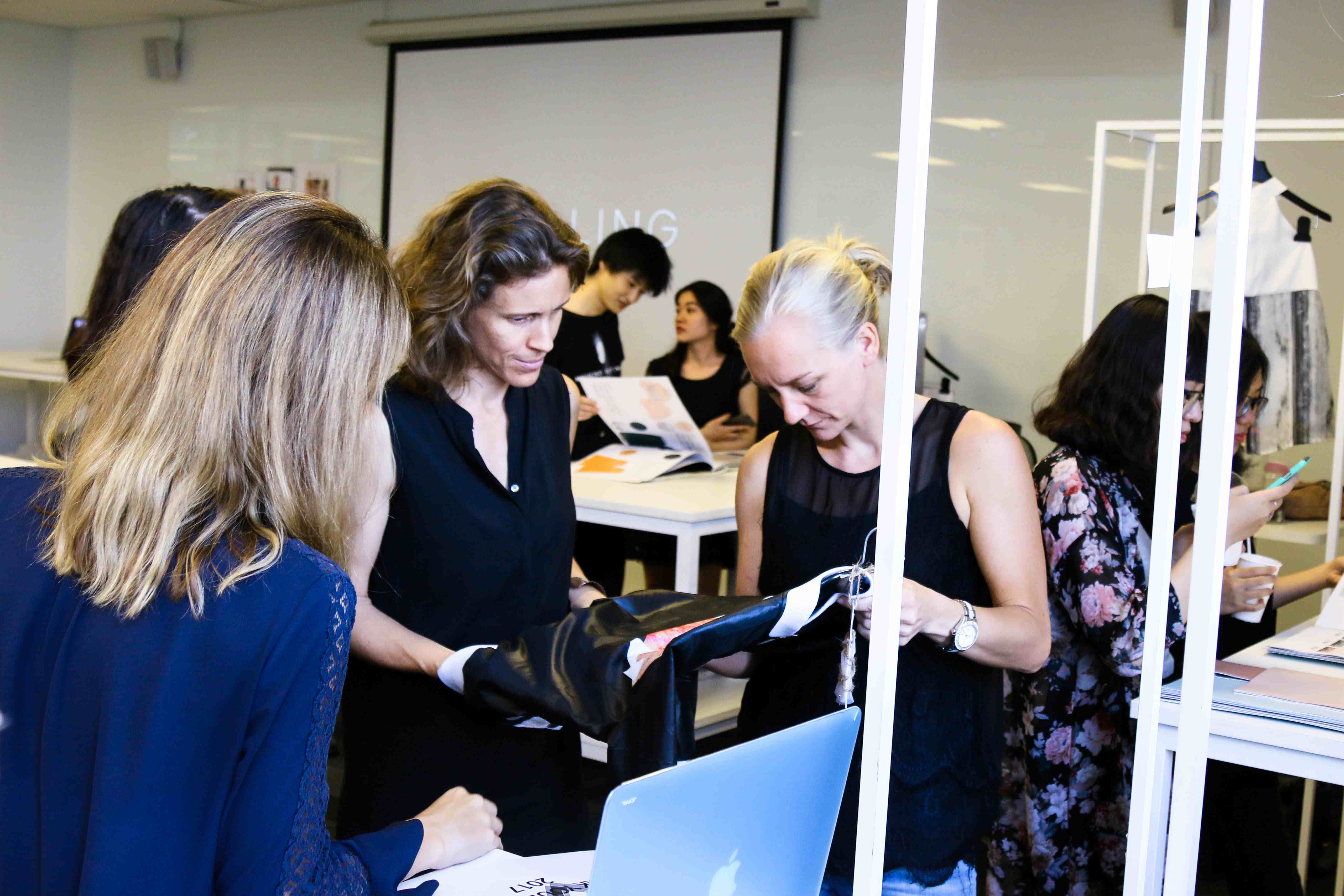 The students and the Mark Your Wall team discuss the fashion garments that embrace the startup’s artworks. The collaboration was introduced in the ‘Product Development' course as a work-integrated learning project.