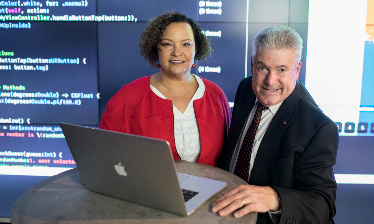 RMIT Vice-Chancellor and President Martin Bean CBE and Apple Vice-President of Environment, Policy and Social Initiatives Lisa Jackson launch the iOS App Development with Swift course in 2017.