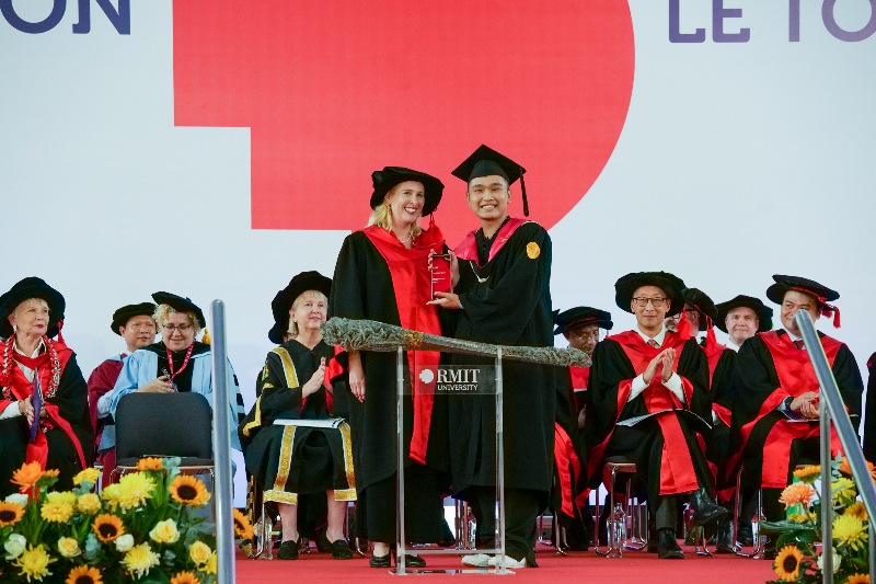 Thumbnail-pham-quang-vinh-rmit-vice-chancellors-award-2023.jpg