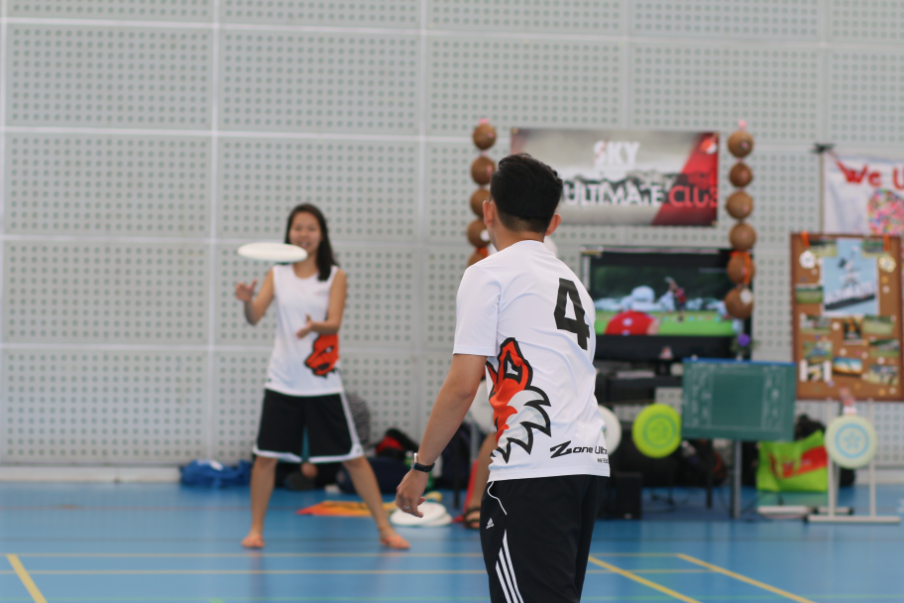 Ultimate Frisbee Club members demonstrate the game to onlookers.