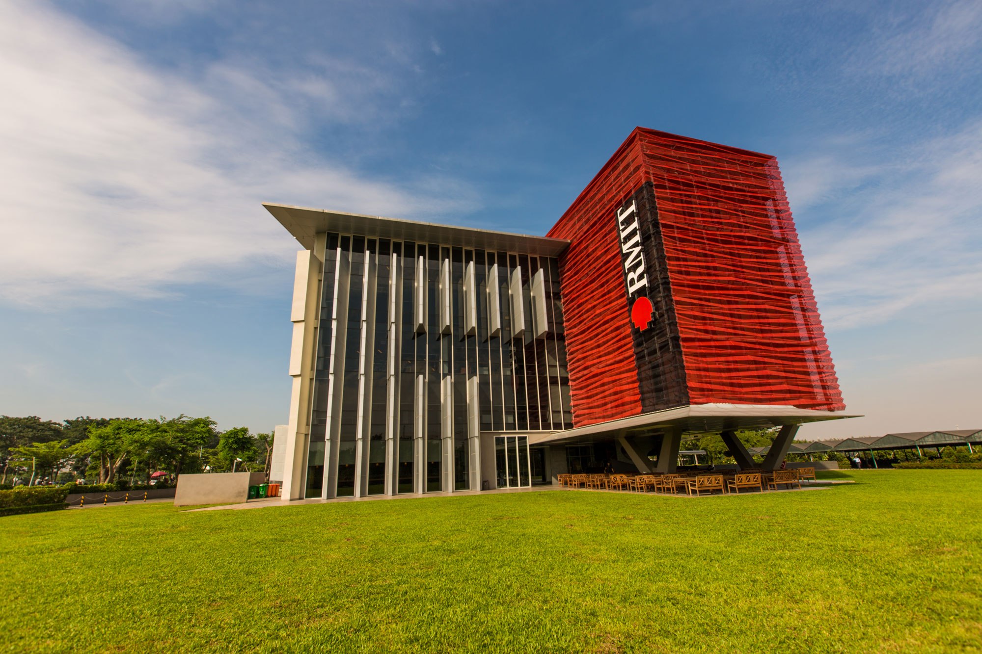 Tòa nhà giảng đường 2 đáp ứng tiêu chuẩn năm sao “Công trình xanh” của Úc.