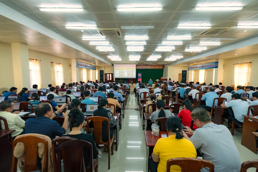 Buổi tập huấn cho giáo viên và cán bộ quản lý giáo dục tại Cần Thơ