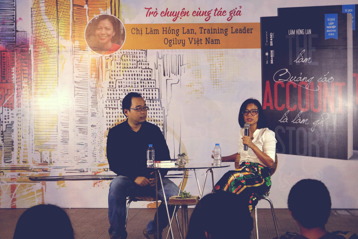 Viet Dung, Managing Director of WeCreate, and Lam Hong Lan talk at the launch of 'The Account Story'.
