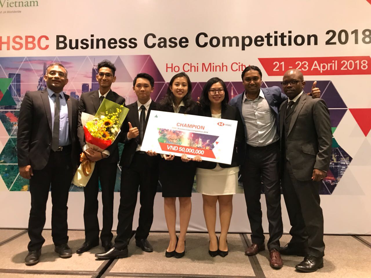 The Outliers team has won the first prize in the HSBC Business Case Competition Vietnam 2018.