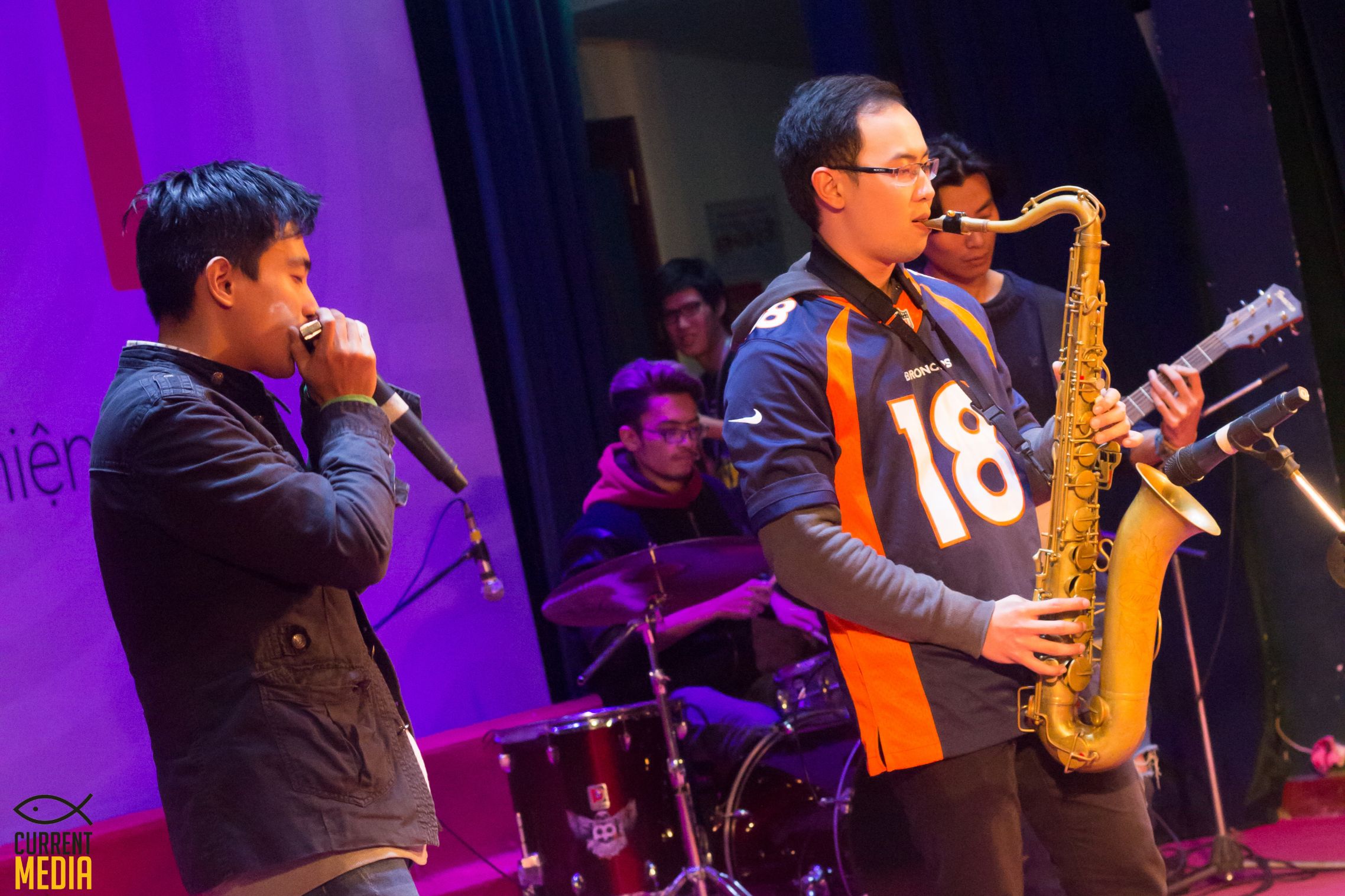 Students from the student club Current Media organised a charity concert at the Thanh Nien Theatre in Hanoi. 