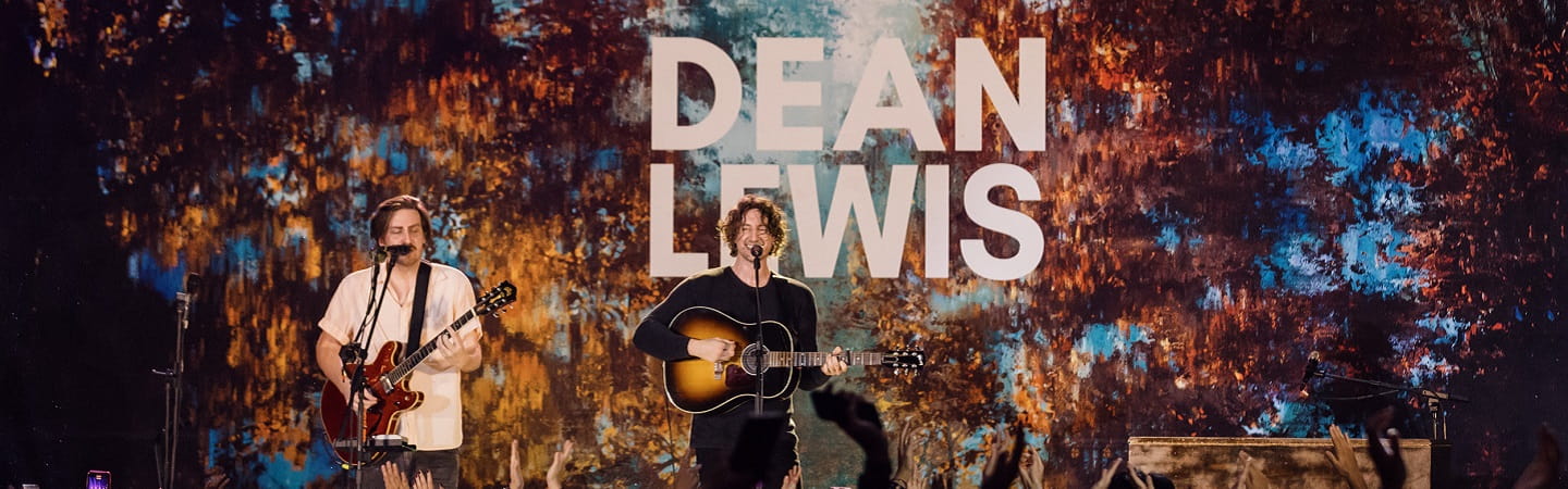Dean Lewis and guitarist on stage