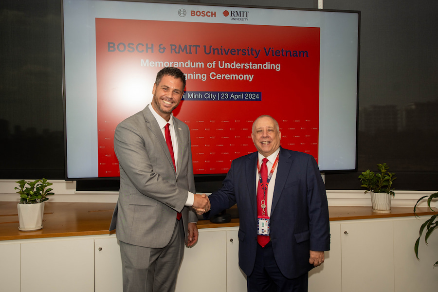 Mr Dominik Meichle, Managing Director of Bosch Vietnam (left) and Professor Robert McClelland, Dean of The Business School, RMIT Vietnam (right) 