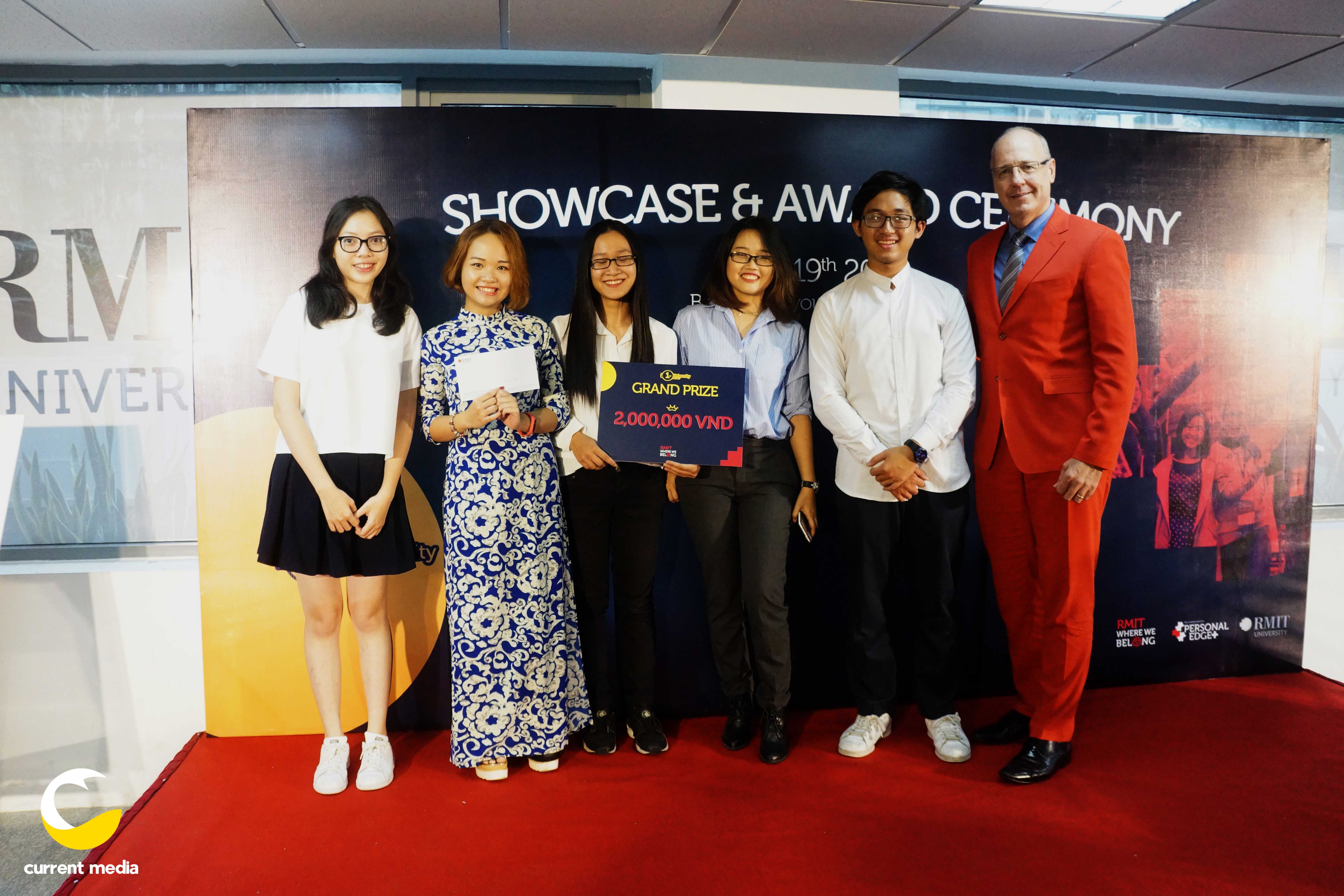 Wonder team from Hanoi campus won Grand Prize Award with the project entitled "Me after you"