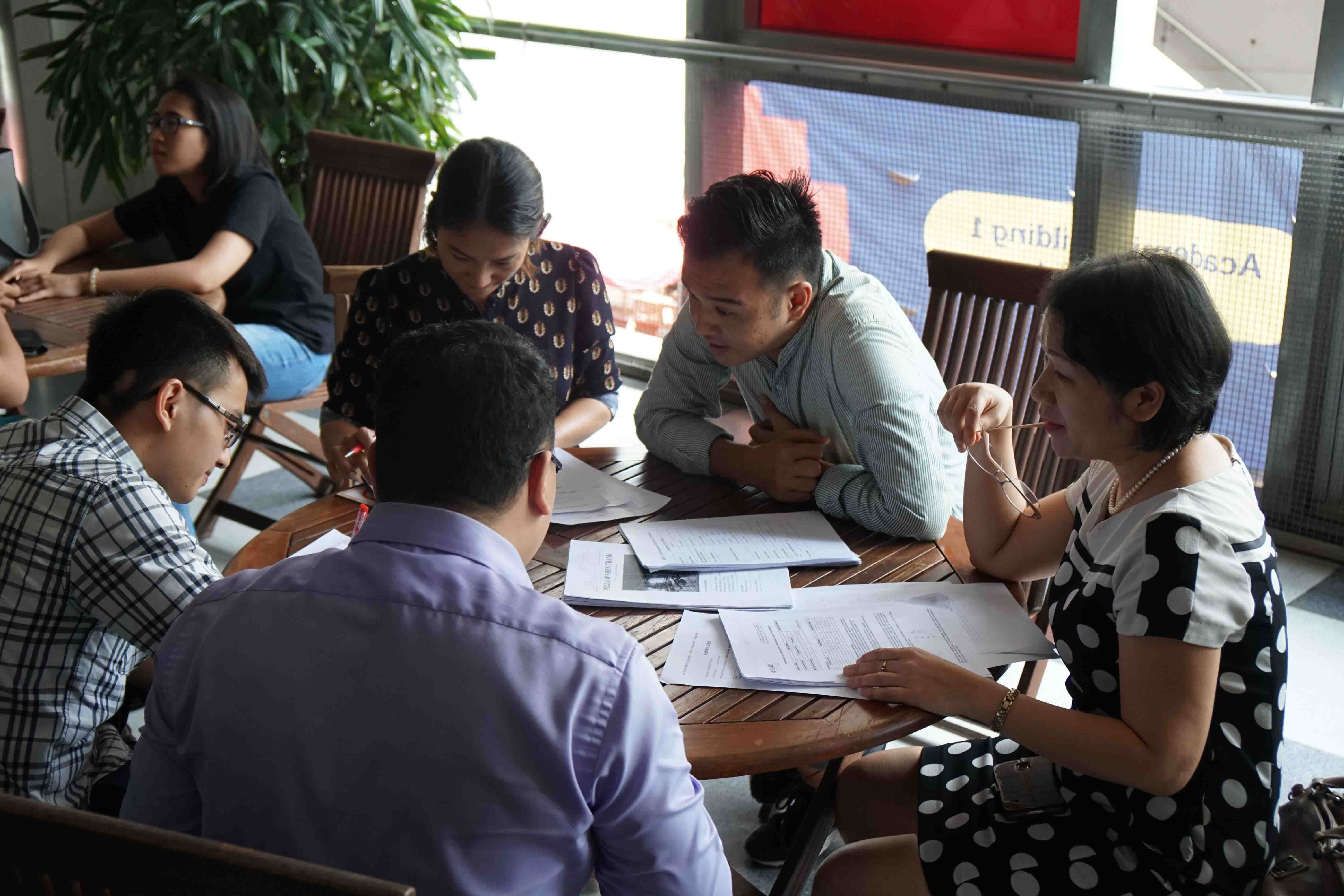 School of Business & Management Lecturer Dr Nguyen Anh Thu (right) discusses work integrated learning projects with industry representatives.