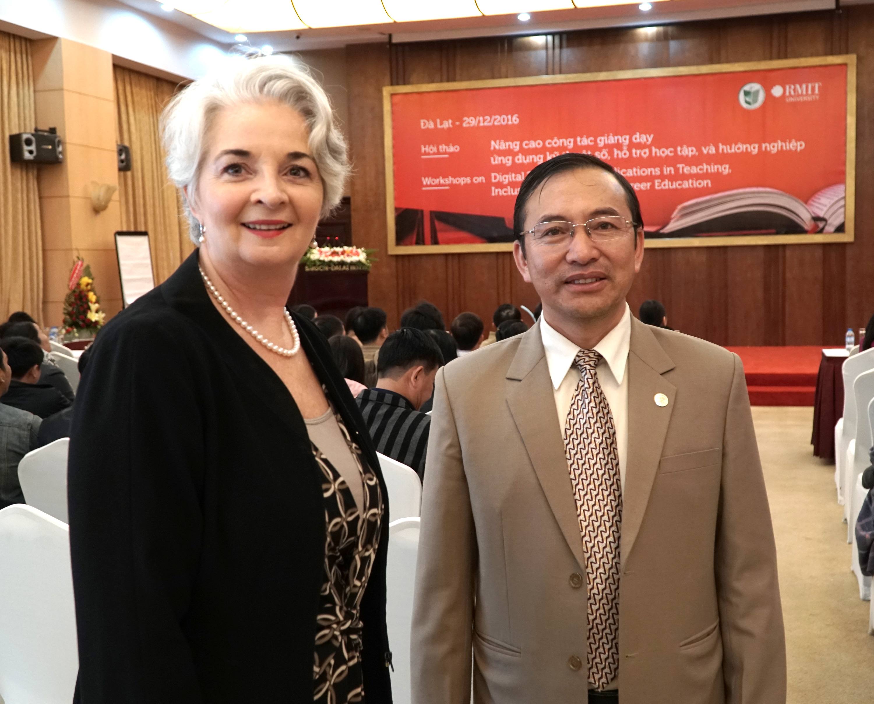 (From left) RMIT Vietnam President Professor Gael McDonald and the Deputy Director of DOET Lam Dong Province Tran Duc Loi at the workshop opening. 