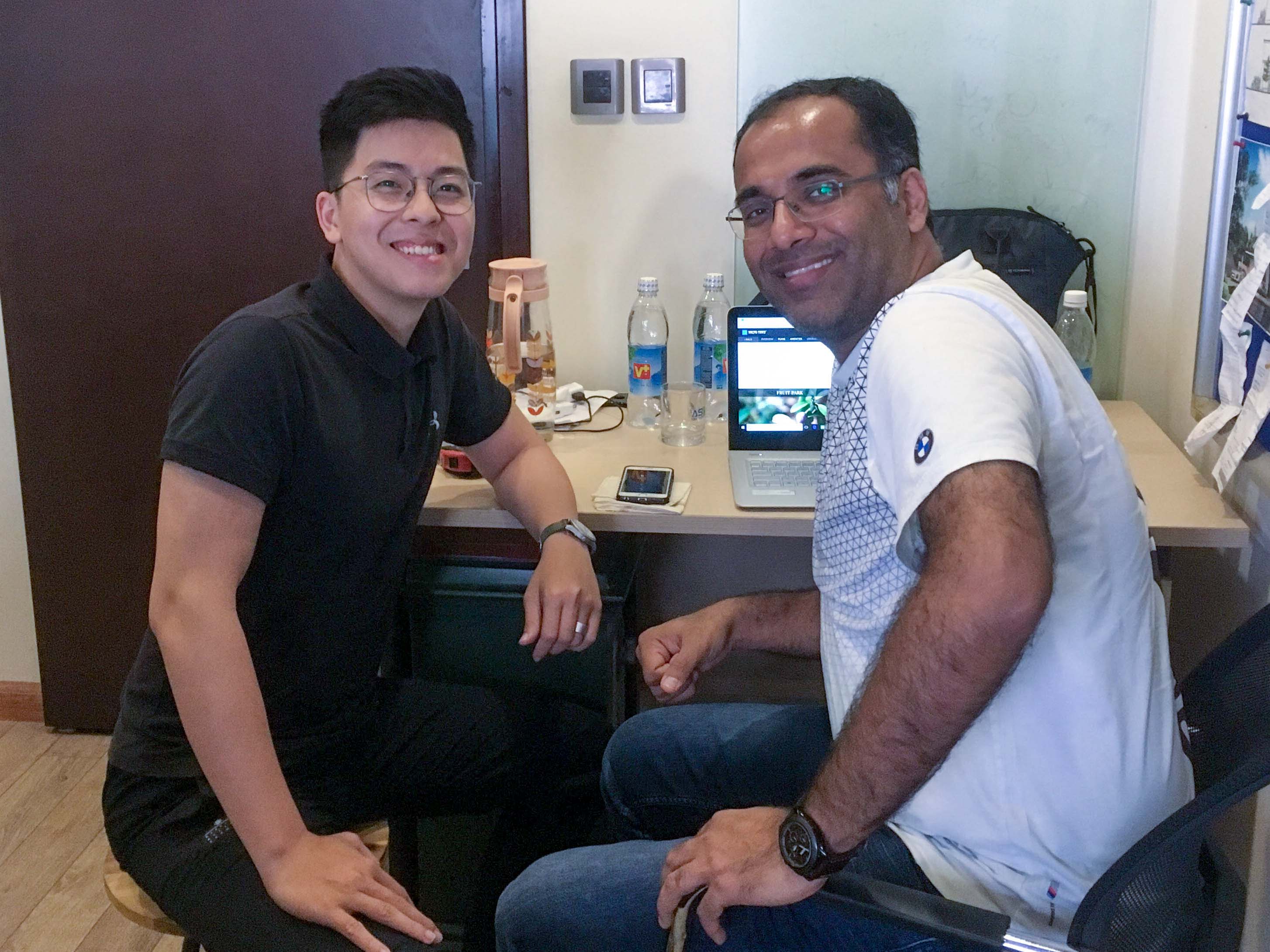 Le Duc Vu (left) and a client from India