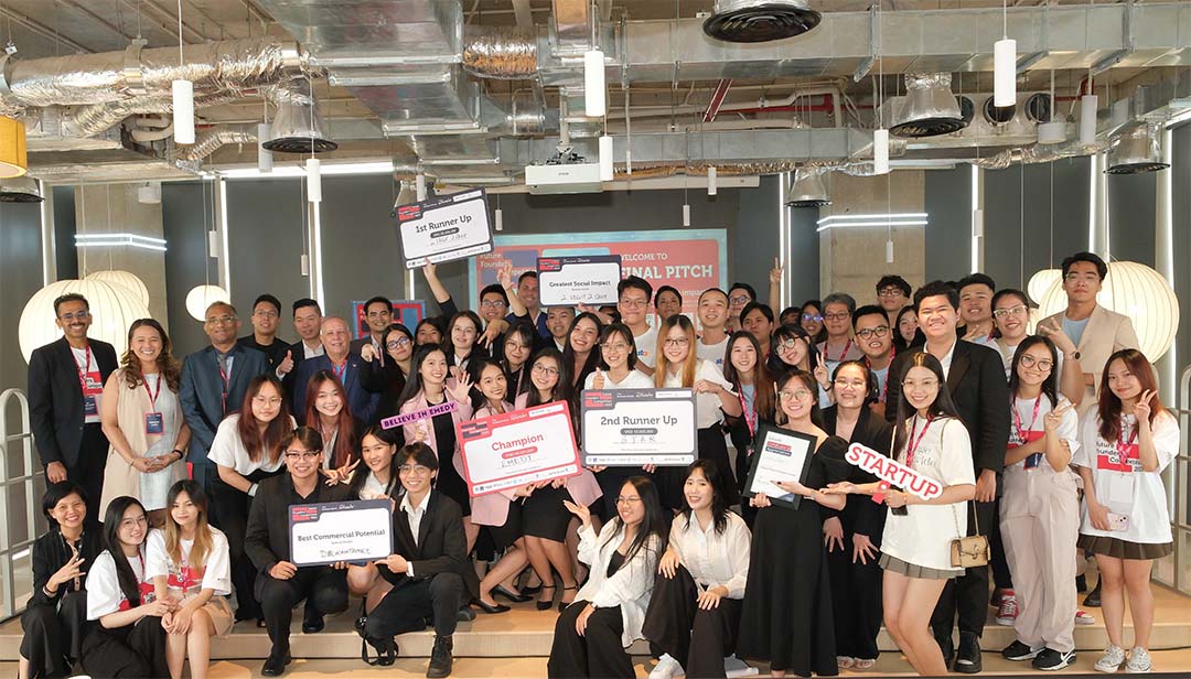 Top 7 finalists, judges, sponsors, partners, organisers, and leaders of RMIT The Business School at the Final Pitch