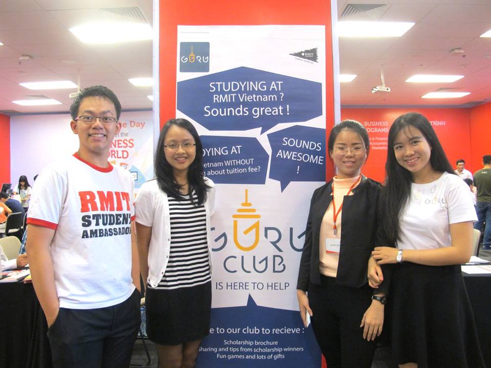 Guru Club shares their experiences with RMIT Vietnam and high school students in support of their scholarship applications.