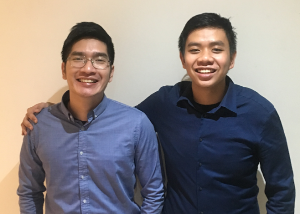 (Từ trái sang) Hai sinh viên RMIT - Mai Thanh Tùng và Nguyễn Văn Thuận - hiện đang tham gia chương trình trao đổi sinh viên, đã giành giải Nhất cuộc thi Khám phá Khoa học dữ liệu ASEAN 2018.