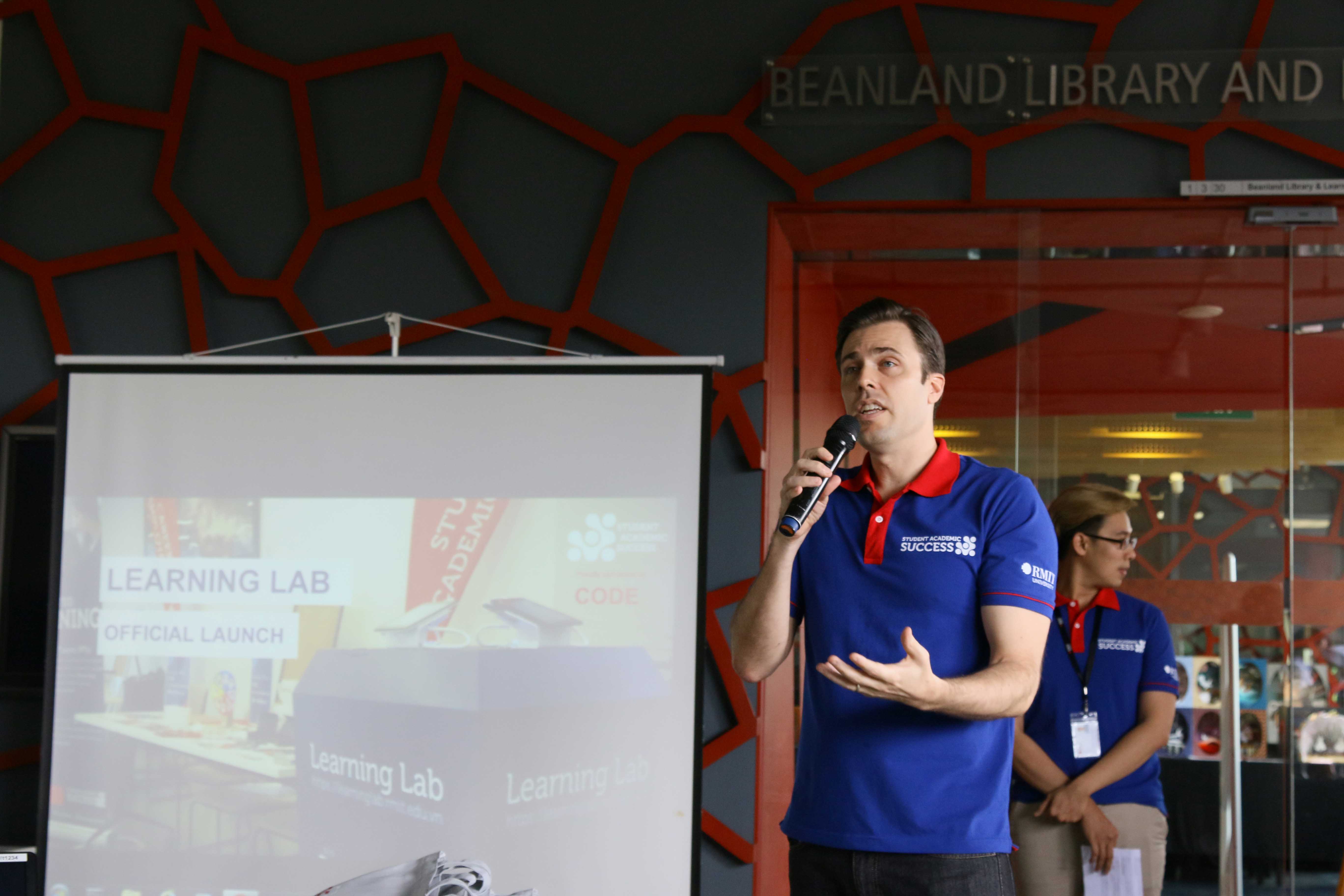 Joel Swenddal, Manager of Student Academic Success (SAS), presented about the Learning Lab Vietnam at the launch on 6 July.