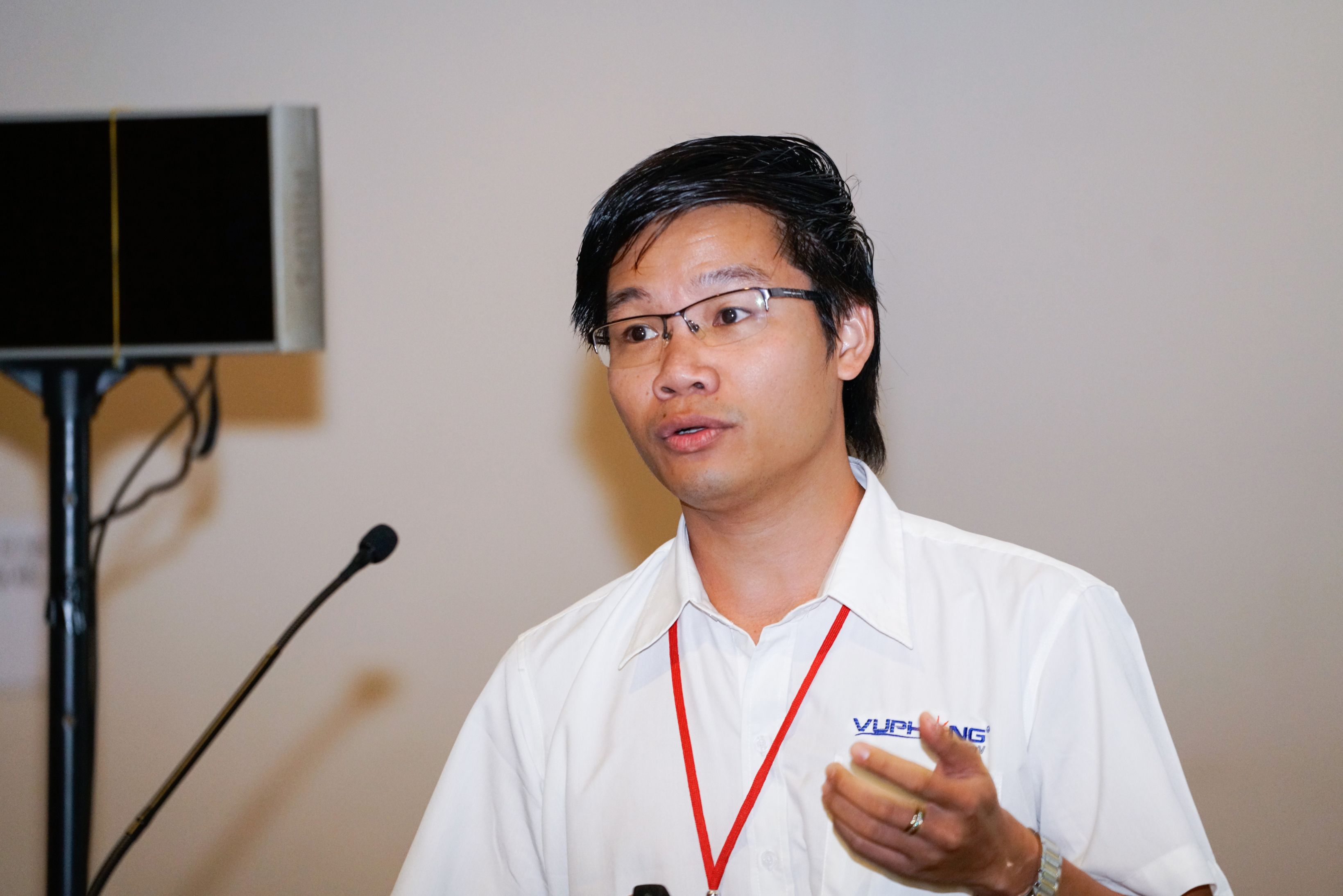 Ông Phạm Nam Phong trình bày về ngành năng lượng mặt trời ở Việt Nam