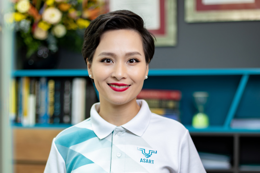 Bà Bình Lê Vandekerckove là Nhà sáng lập và Tổng giám đốc của Công ty Tư vấn thương vụ ASART, đồng thời là cựu sinh viên Đại học RMIT Việt Nam khóa tốt nghiệp năm 2009.