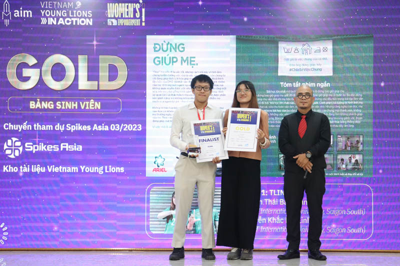 Nguyen Khac Hai Linh and Huynh Thai Bao Tran from RMIT’s Bachelor of Communication (Professional Communication) program won the Gold award in the Student league (Photo: AIM Academy)