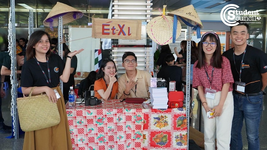 Nguyen Thi Tra My (pictured far left) and her Student Council teammates during the Retro Club Day in 2020.