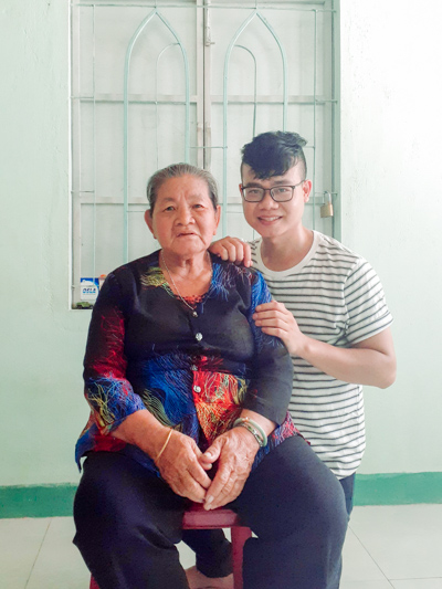 Nguyen Minh Hieu with his mother