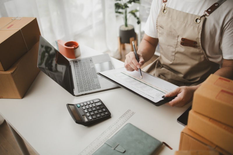 High costs and skill shortages remain major barriers to AI adoption in Vietnam, particularly for SMEs. (Photo: Chadaporn - stock.adobe.com)