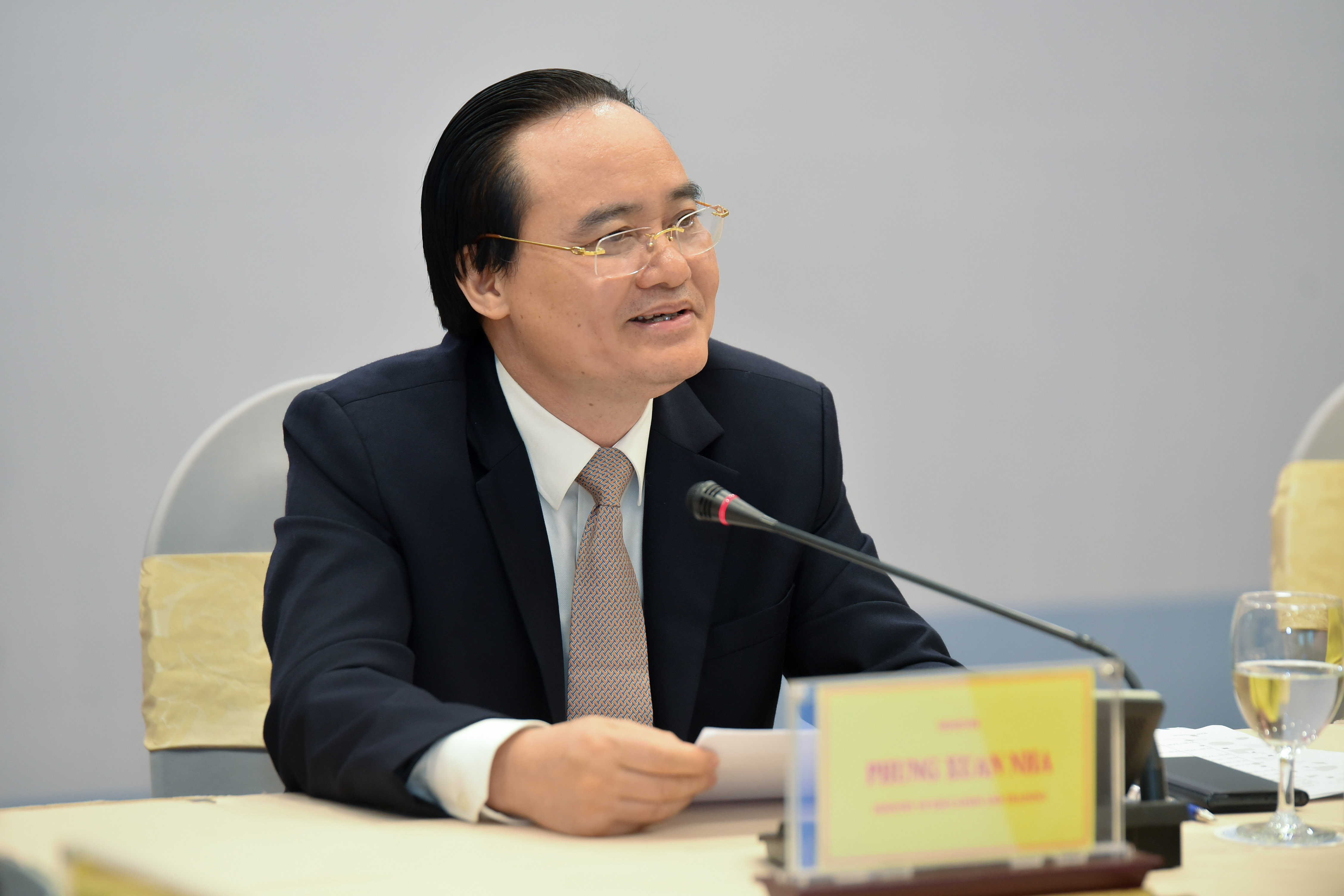 Bộ trưởng Bộ Giáo dục và Đào tạo Phùng Xuân Nhạ phát biểu tại buổi tọa đàm tại Hà Nội.