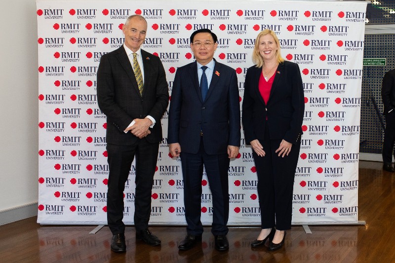Lãnh đạo Đại học RMIT gặp gỡ Chủ tịch Quốc hội Vương Đình Huệ trong chuyến thăm chính thức Australia của ông vào năm 2022.