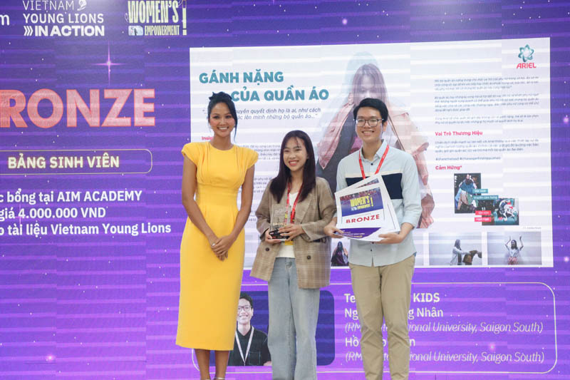 The Bronze award in the Student league went to RMIT students Ho Thao Ngan and Nguyen Trong Nhan. (Photo: AIM Academy)