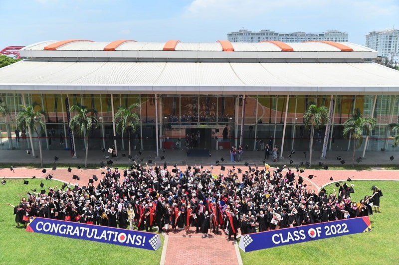 More than 1,450 students graduated from RMIT Vietnam this year.