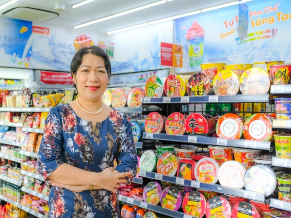 Cô Nguyễn Anh Thư, giảng viên Khoa Kinh doanh và Quản trị RMIT Việt Nam, nghiên cứu về khuynh hướng mua sản phẩm xanh của người tiêu dùng.