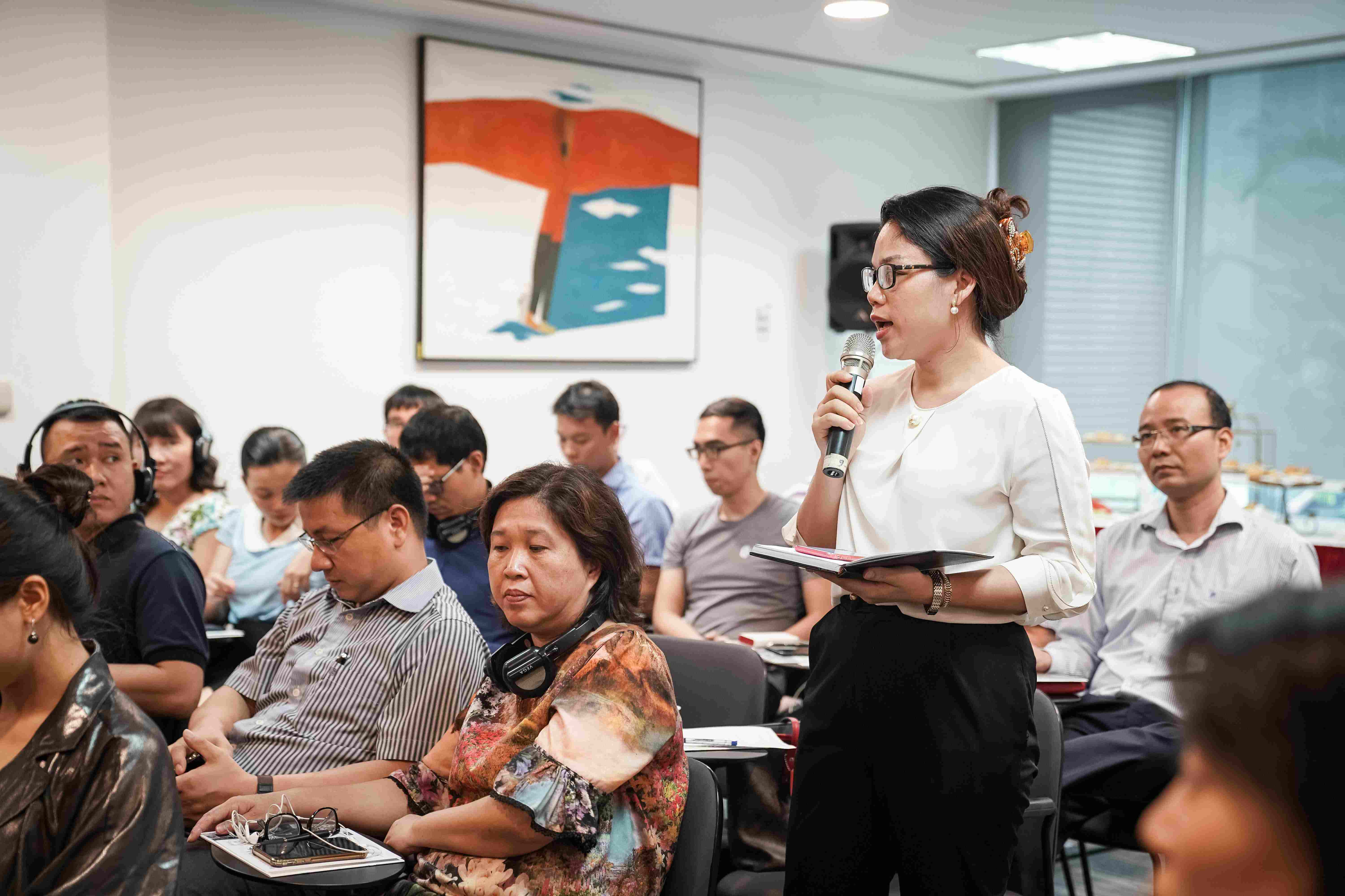 By joining the seminar, the participants gained profound knowledge of blockchain technology.  