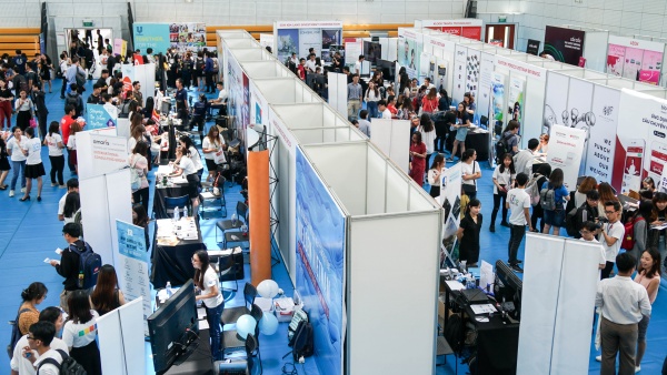 Students attend the Career Fair 2018 at RMIT Vietnam’s Saigon South campus.