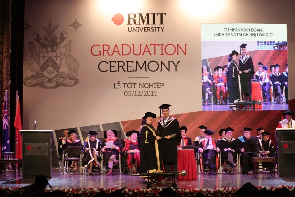 Tuấn Anh tại lễ Tốt nghiệp Đại học RMIT năm 2015.