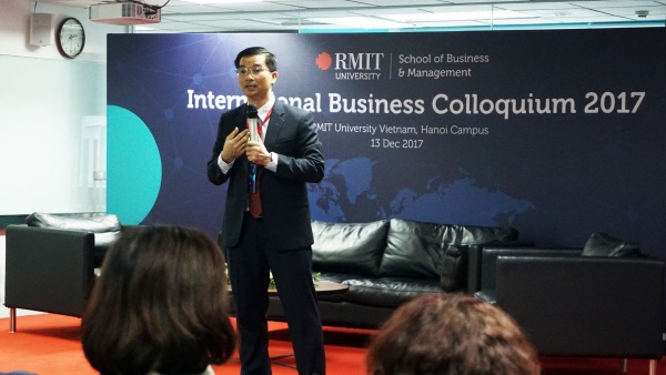 Tiến sĩ Nguyễn Quang Trung, Trưởng bộ môn Kinh doanh quốc tế Đại học RMIT Việt Nam, trình bày tại Hội thảo chuyên đề Kinh doanh quốc tế.