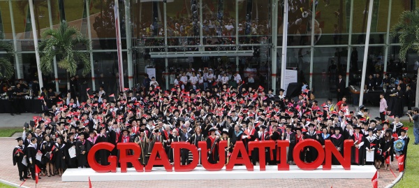 From its first graduating class in 2004, RMIT Vietnam has graduated more than 10,000 highly-skilled and work-ready students who have gone on to contribute to industry, government and community.