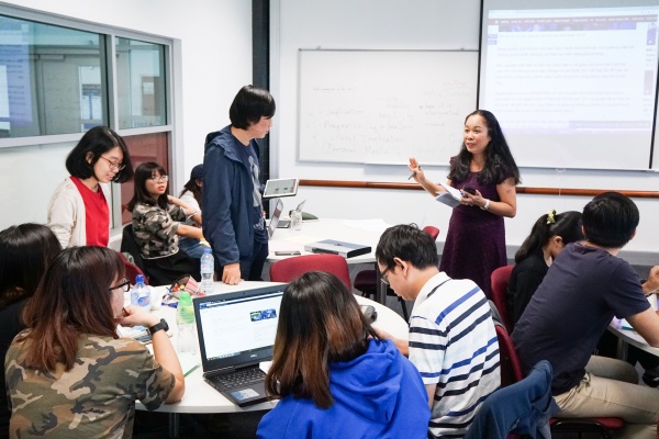 RMIT Vietnam’s Associate Professor Duong Thi Hoang Oanh teaches a class in the Bachelor of Languages program.