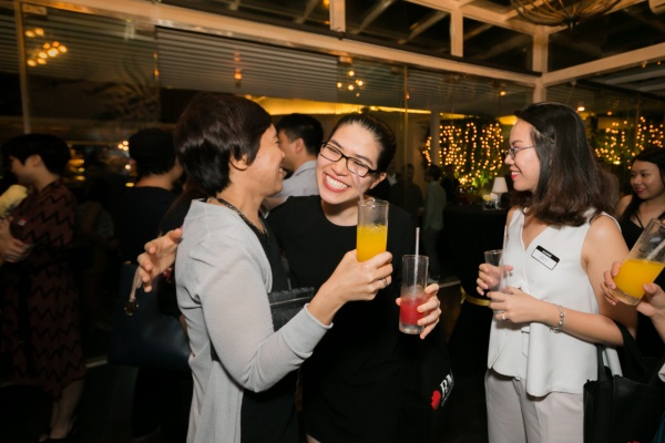 An alumnus greeted her former lecturer at the recent Communication and Design Alumni Chapter launch.