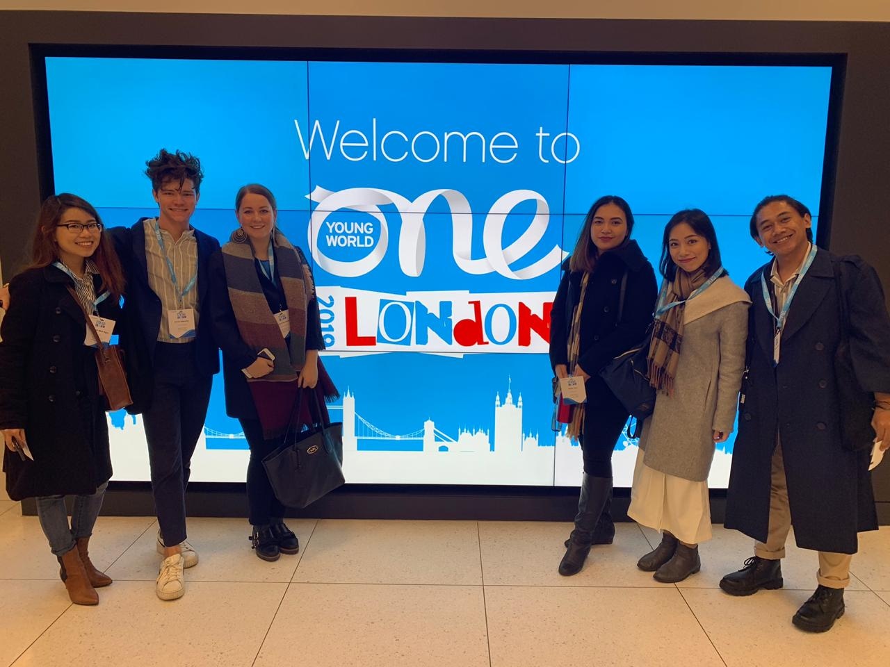 Thuy (second from right) represented Wavemaker Vietnam at the One Young World 2019 Global Summit in London.  