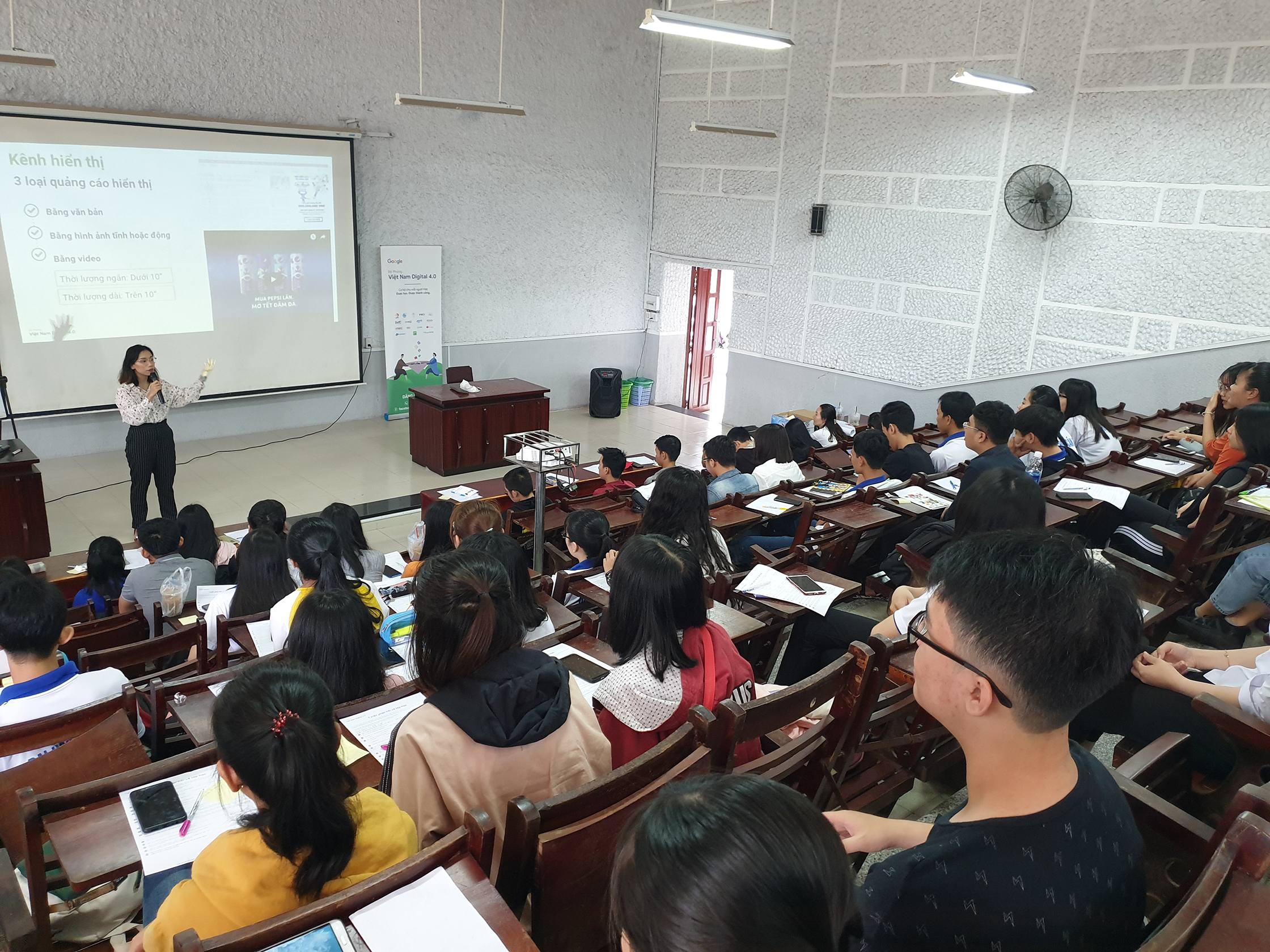 RMIT alumnus Vo Tuong Van Thuy presenting as a Google digital trainer. 